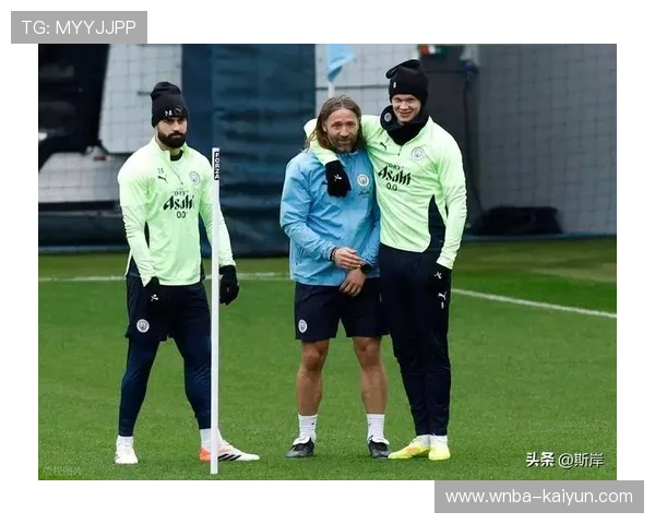 齐达内现身伯纳乌观战皇马vs曼城，引发现场球迷关注