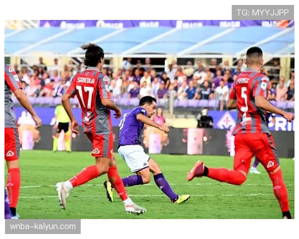 战术分析：为何“小型中场”配置在本赛季意甲多支球队取得成功